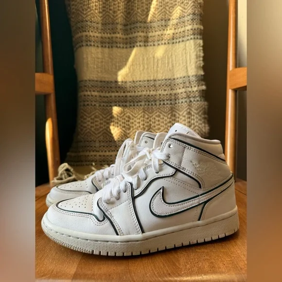 Nike Air Jordan Hightop Sneaker - Picture 4 of 6